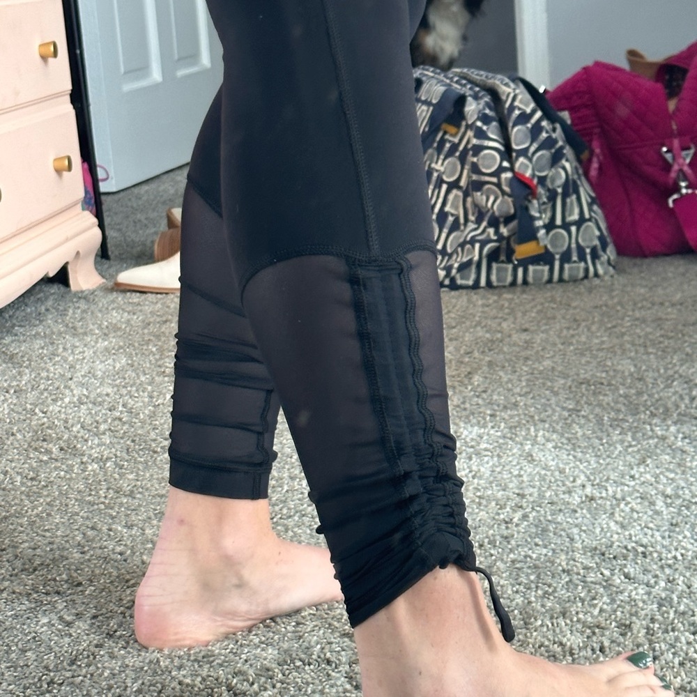 Lululemon Scrunch Sheer Calf Leggings 4 - Picture 4 of 8